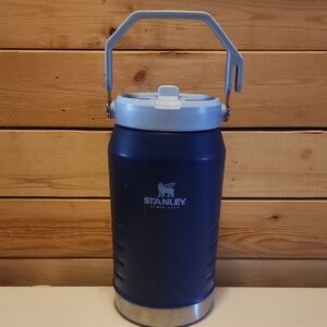 Stanely Iceflow 64oz